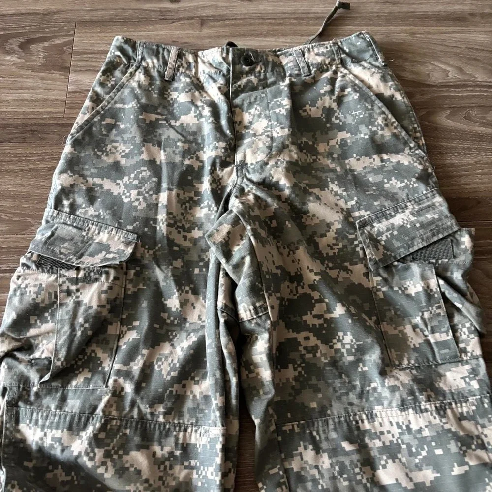 Vintage Y2K/2000s Military Camo Streetwear Cargo Pants! 29x29